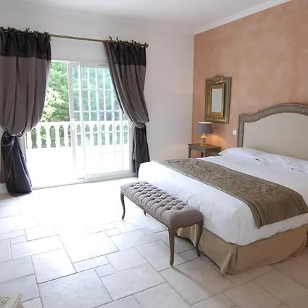 Chateau De 펜션 플루르