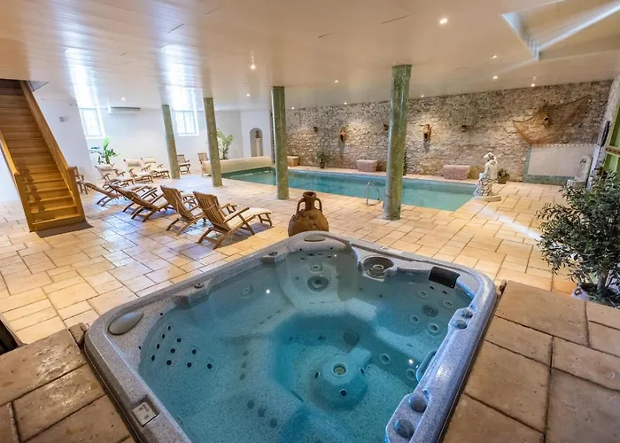 Chateau De Floure - Et Piscine Exterieure Chauffee Holiday home *