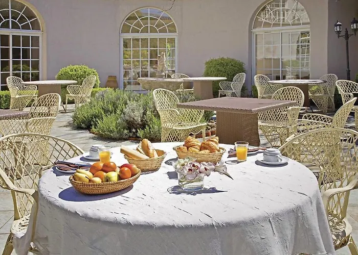 Holiday home Chateau De Floure - Et Piscine Exterieure Chauffee *