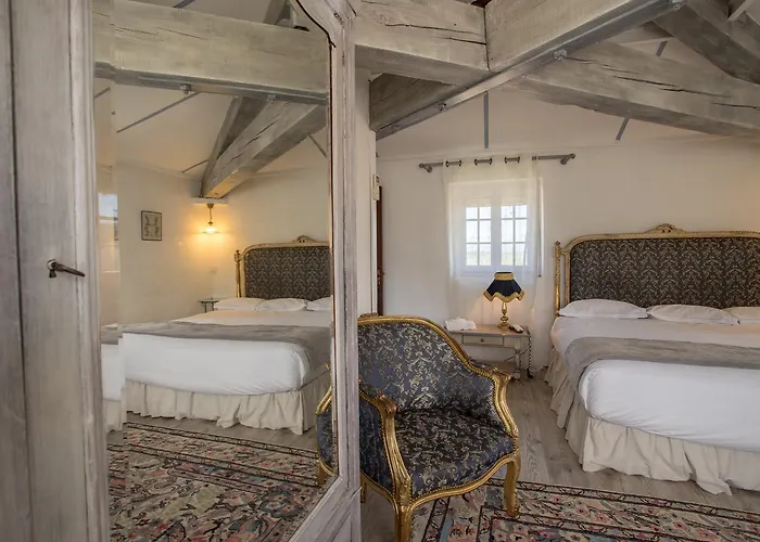 Holiday home Chateau De Floure - Et Piscine Exterieure Chauffee *