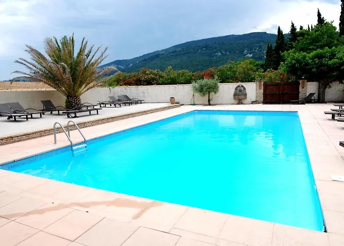 Holiday home Chateau De Floure - Et Piscine Exterieure Chauffee *