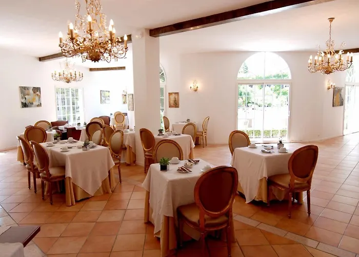 Holiday home Chateau De Floure - Et Piscine Exterieure Chauffee Carcassonne