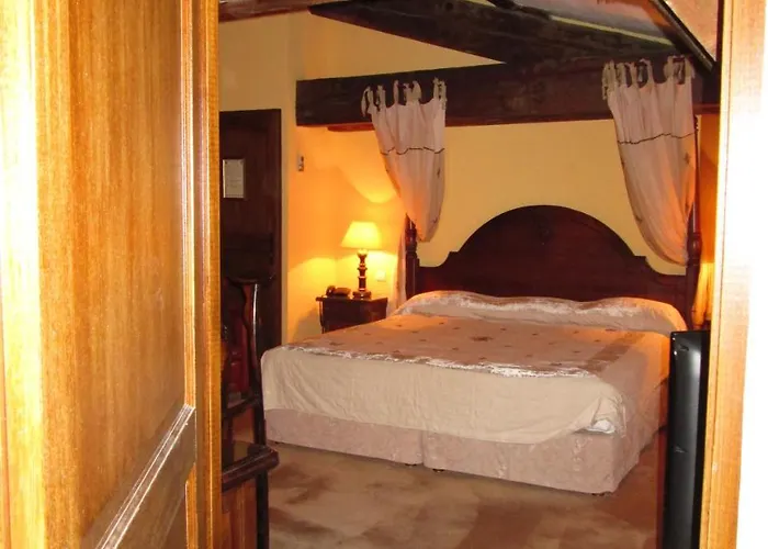 Chateau De Floure - Et Piscine Exterieure Chauffee