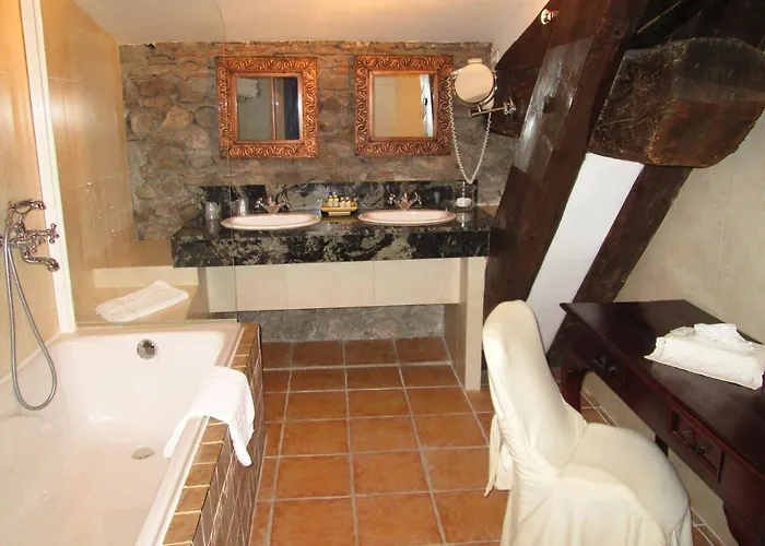 Chateau De Floure - Et Piscine Exterieure Chauffee