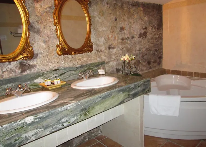 Chateau De Floure - Et Piscine Exterieure Chauffee Holiday home *